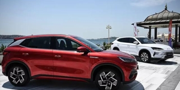 cinli-otomobil-devi-byd-fabrikasinda-yer-belli-oldu-bakan-kacir-canli-yayinda-duyurdu-6930.jpg